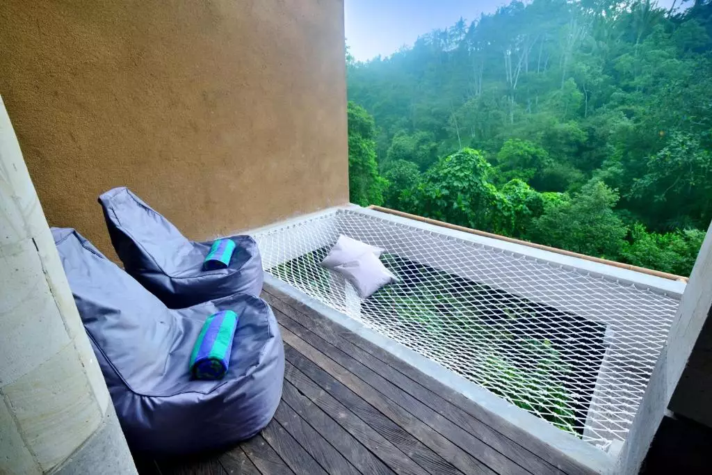 کنران بالکن دوم